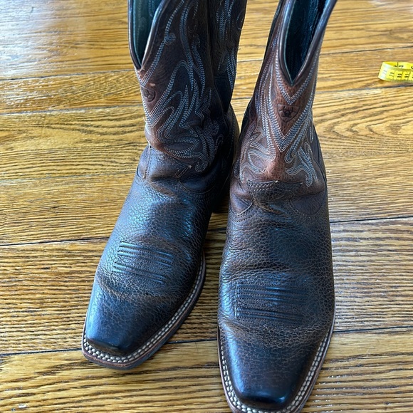 Ariat ladies western boots. Brown w/turquoise topstitching. Square toe. Size 8C - Picture 1 of 15